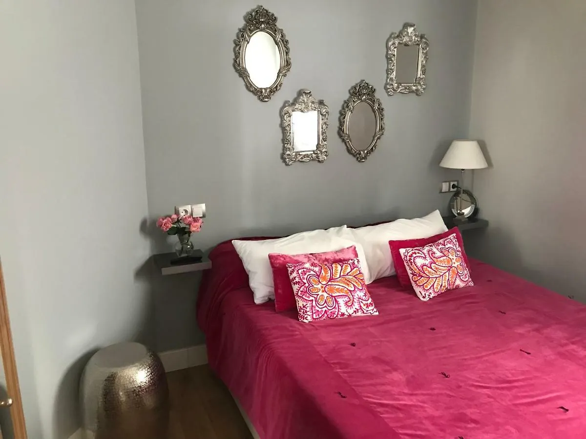 Pink Apartment Seville 0*,